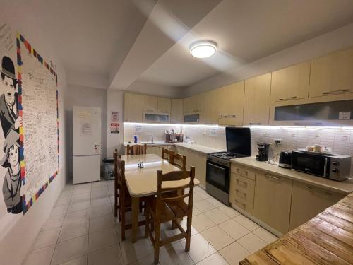 キッチン, Vlora Backpackers Hostel & Bar LUNGOMARE in ブロラ