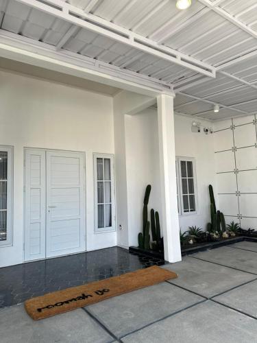 Balcony/terrace, Roomah Ijo - Your Private Home in Bandung in Margaasih