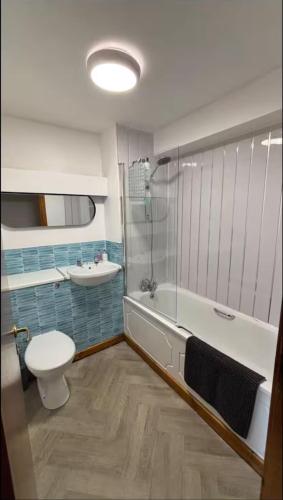 Bright 2 Bed Corner Flat - Great Location in Scorguie