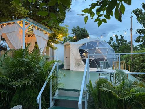 考普恩露營地-空調帳篷 (Khao Poon Camping - Air-Conditioned Tent) in 北碧府