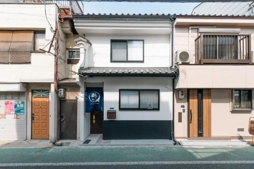 Tsuru INN 9 min Tengachaya, Direct to KIX unsei in Nishinari Ward