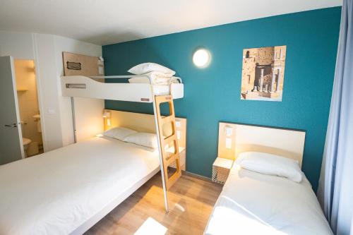 1 double bed, 1 twin bed, 1 bunk bed