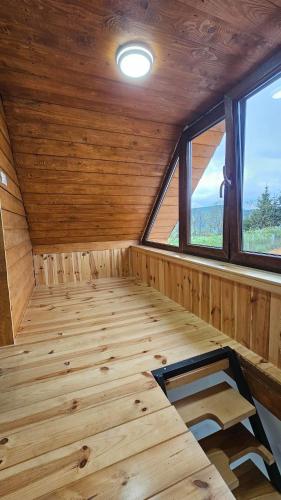 Balkons/terase, Meče vikendica (Mece vikendica) in Pruška