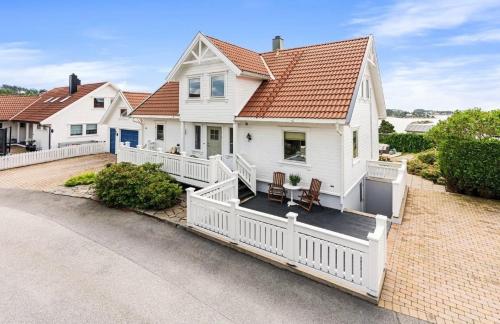Apartment in beautiful surroundings close to the Zoo – khách sạn tại Dvergsnes
