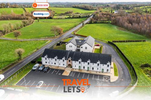 Homestead Hillsborough By Travel Lets Short Term Rental Agency Hillsborough Featuring Apartments, Double Suites & Triple Suites gîte à louer Ravernet