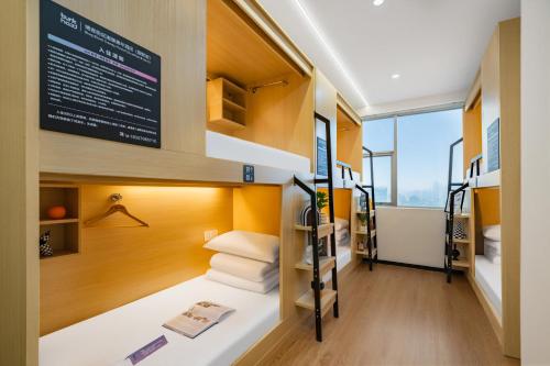 博客街区潮牌青年酒店杭州西湖湖滨龙翔桥地铁站店 in ShangCheng District & Hangzhou Main Train Station