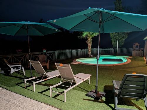 Maison cosy avec piscine privée en Dordogne -7 personnes (Maison cosy avec piscine privee en Dordogne -7 personnes) in Thenon