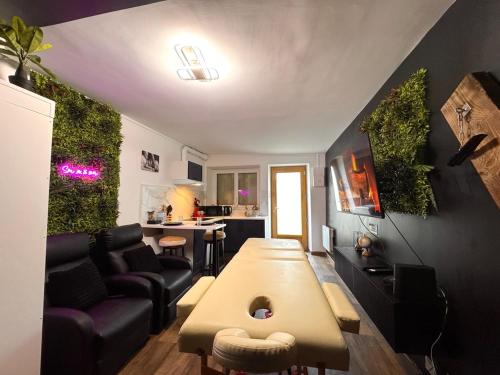Love Room Duplex Balnéo, Ambiance Intime (Love Room Duplex Balneo, Ambiance Intime) in Souppes-sur-Loing