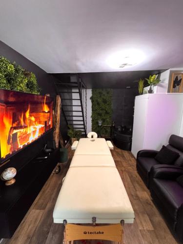 Love Room Duplex Balnéo, Ambiance Intime (Love Room Duplex Balneo, Ambiance Intime) in Souppes-sur-Loing