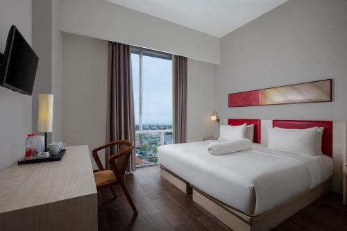 Hotel Santika Pekalongan Room Type - Deluxe Premier Hollywood