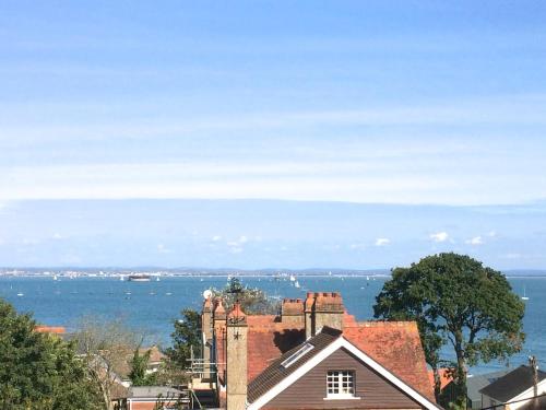 Fabulous house by the beach in renowned Seaview in Nettlestone and Seaview