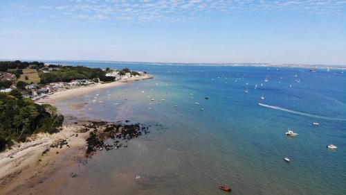 Fabulous house by the beach in renowned Seaview in Nettlestone and Seaview