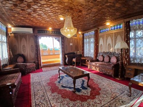 Mossess group of houseboats photo 3