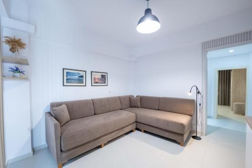 Villa White – Ksamil, OR