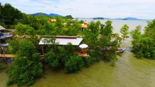 Exterior view, Deep House Sea View 2 in Sang Kha Ou