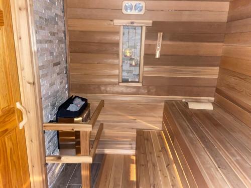 Sauna, Cozy Cottage Retreat in Lambton Shores (ON)