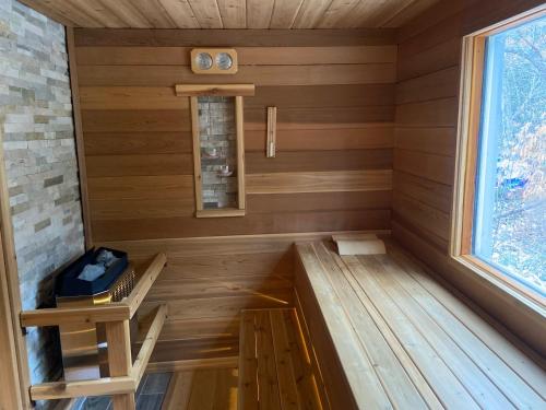 Sauna, Cozy Cottage Retreat in Lambton Shores (ON)