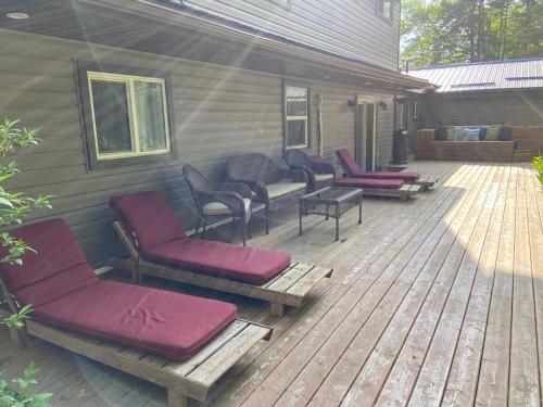 Spa, Cozy Cottage Retreat in Lambton Shores (ON)