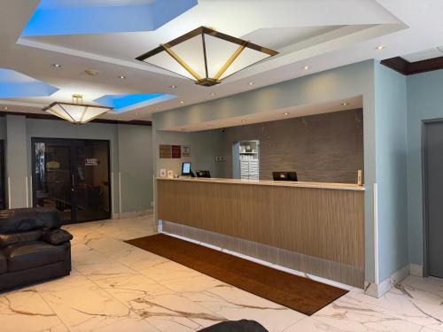 Hilltop Inn & Suites - image 6