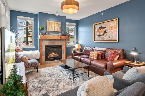 Ski In-Out Luxury Condo #3325 With Huge Hot Tub & Great Views - 500 Dollars Of FREE Activities & Equipment Rentals Daily in Winter Park, USA
