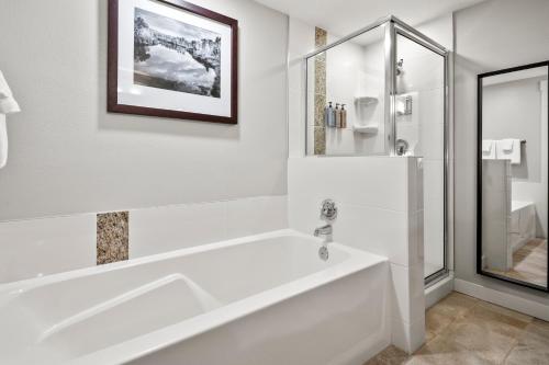 Base Village Ski In-Out Luxury Condo #3325 Huge Hot Tub & Great Views - FREE Activities & Equipment Rentals Daily - image 8