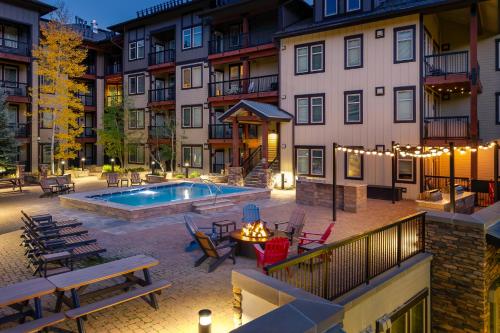 Base Village Ski In-Out Luxury Condo #3325 Huge Hot Tub & Great Views - FREE Activities & Equipment Rentals Daily - main image