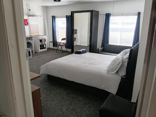 Liv's place in Oldbury