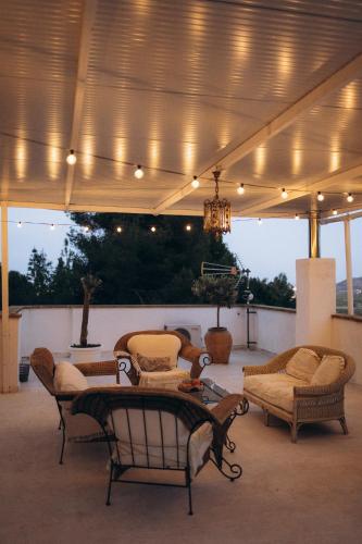 Marvelous Ador Dream Villa with Wifi, 3 Bedrooms And Swimming Pool in Ador