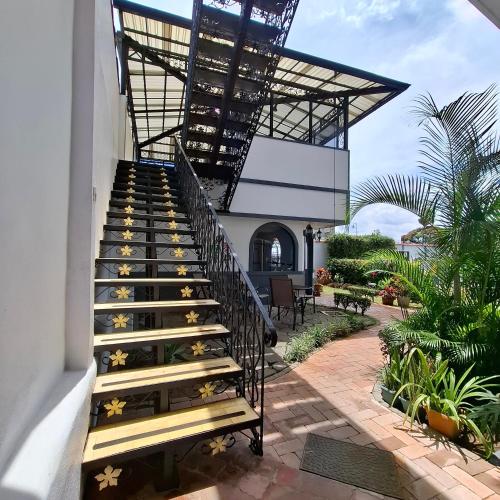 Hotel Santo Tomas - Historical Property 1908 in Carmen