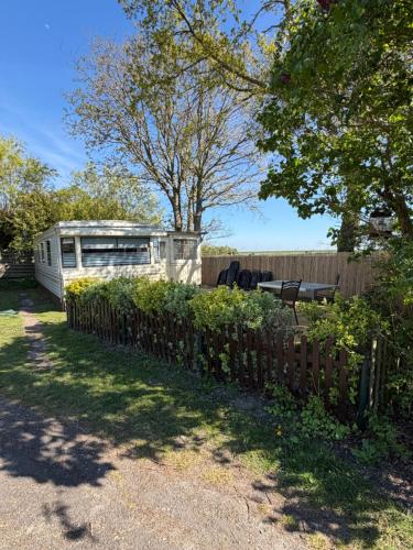 Stacaravan Het Zicht – khách sạn tại Verspreide huizen Scherpenisse
