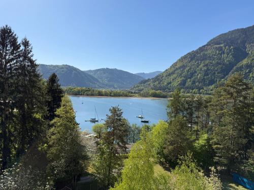 Design Apartment am Ossiacher See mit Seezugang in Villach, Österreich