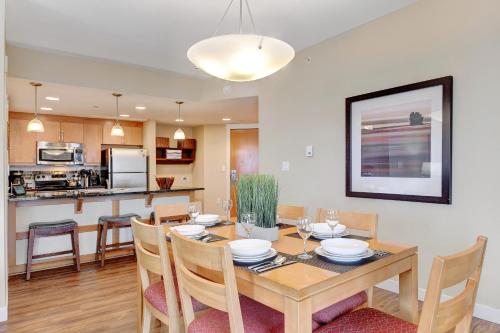 Ski In-Out Luxury Condo #3425 With Huge Hot Tub & Great Views - 500 Dollars Of FREE Activities & Equipment Rentals Daily in Winter Park, USA