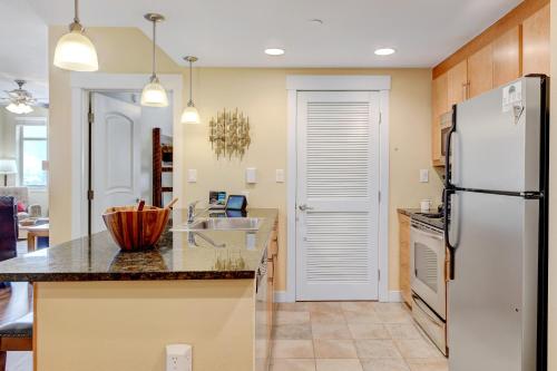 Base Village Ski In-Out Luxury Condo #3425 Huge Hot Tub & Great Views - FREE Activities & Equipment Rentals Daily - image 25