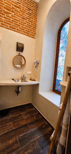 room detail thumbnail 2