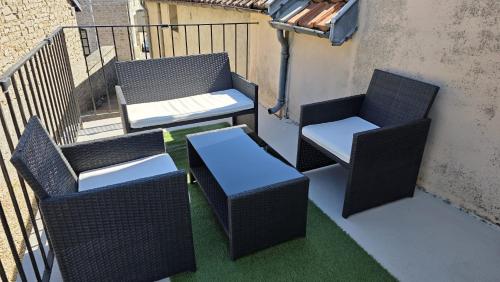 Bel appartement a la campagne avec magnifique vue in Сомбернон
