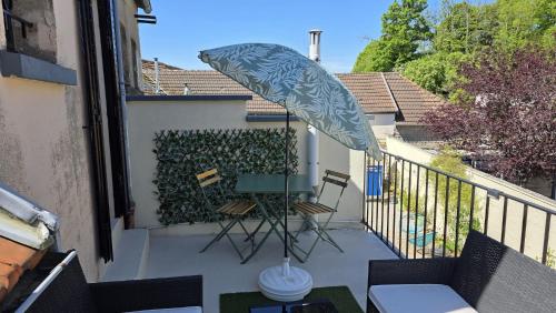 Bel appartement a la campagne avec magnifique vue in Сомбернон