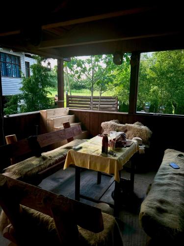 Cabana Drumetului Borzesti in Buru