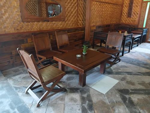 Restaurant, Aurora Living Merapi Jogja in Kaliurang