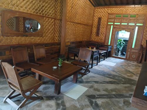 Restaurant, Aurora Living Merapi Jogja in Kaliurang