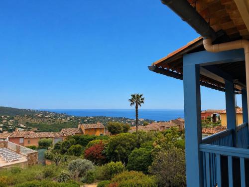 Lovely seaview apartment with pool and AC