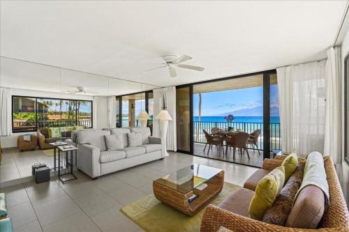 Oceanfront Remodeled-30 Feet to Ocean-Central AC-Highly Sought After in Lanai (HI)