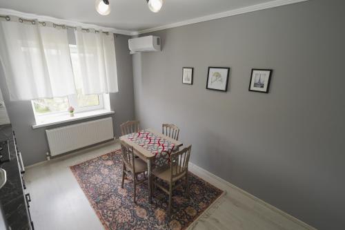 Mark House 4 in Tirnauca