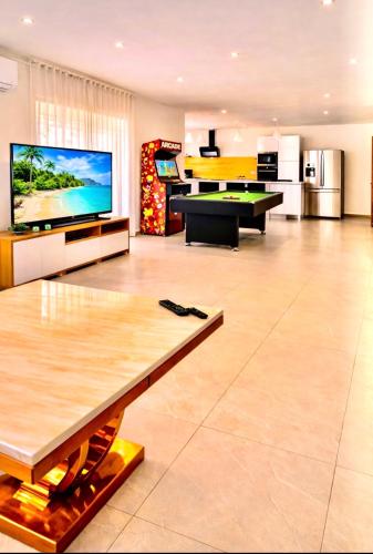Villa 220 m2 avec 5 chambres 6 lits doubles 2 toilettes 2 salles de bain gîte à louer Bois Bas