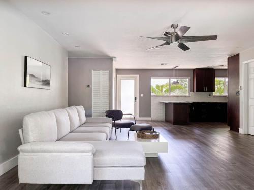 Tranquil 4-bedroom house with heated pool and spa in Fort Lauderdale in Lauderhill