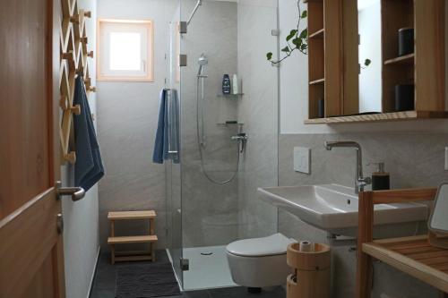 Bathroom, Chasa Mall in Ftan