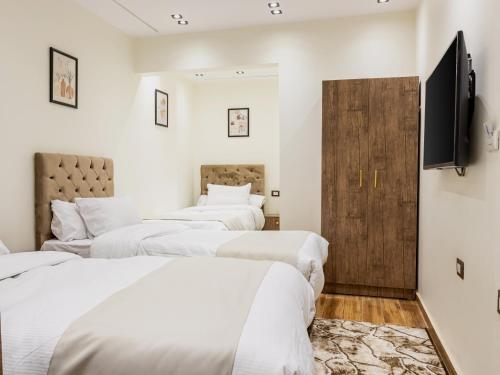 Shiny Pyramids Boutique Hotel - image 2
