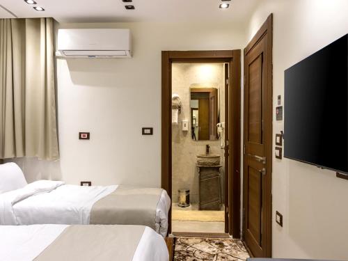 Shiny Pyramids Boutique Hotel - image 5