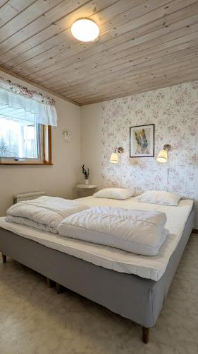 Istaba viesiem, Rolig häst, Kaneeling Stugby AB (Rolig hast, Kaneeling Stugby AB) in Dalskog