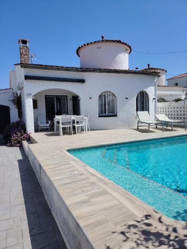 Jolie Maison avec Piscine privée