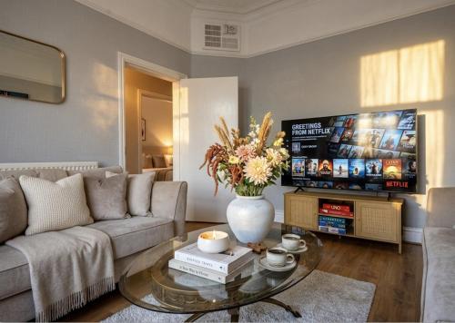 Spacious 6BR, Sleeps 12, Prime Location, Parking Free gîte à louer Southport Railway Station